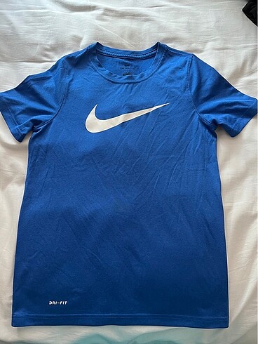 Nike erkek çocuk tişörtü