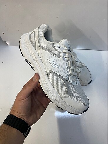 37 Beden beyaz Renk Sıfır ayarında orjinal Skechers