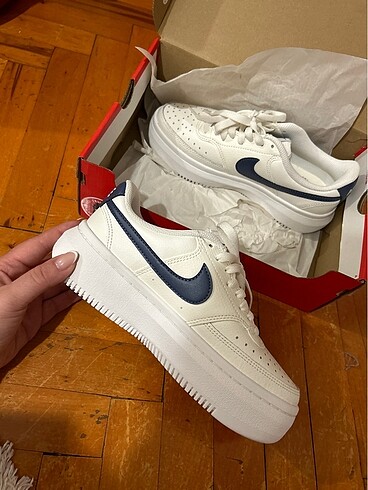 37,5 Beden Nike Ayakkabi