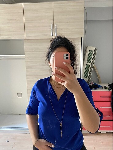 Kendinden kolyeli şık bluz