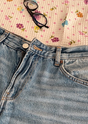 Bershka Bohem Bershka Mini Düğmeli Denim Şort