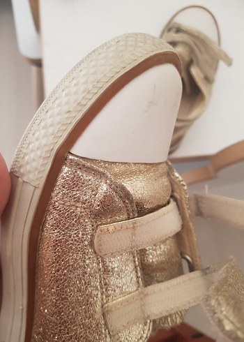 Kız Çocukları için Altın Renkli Cırt Cırtlı Spor Ayakkabı - Görsel 3