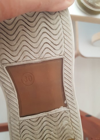 Kız Çocukları için Altın Renkli Cırt Cırtlı Spor Ayakkabı - Görsel 4