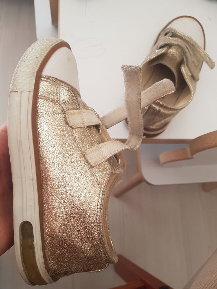 Kız Çocukları için Altın Renkli Cırt Cırtlı Spor Ayakkabı - Görsel 2