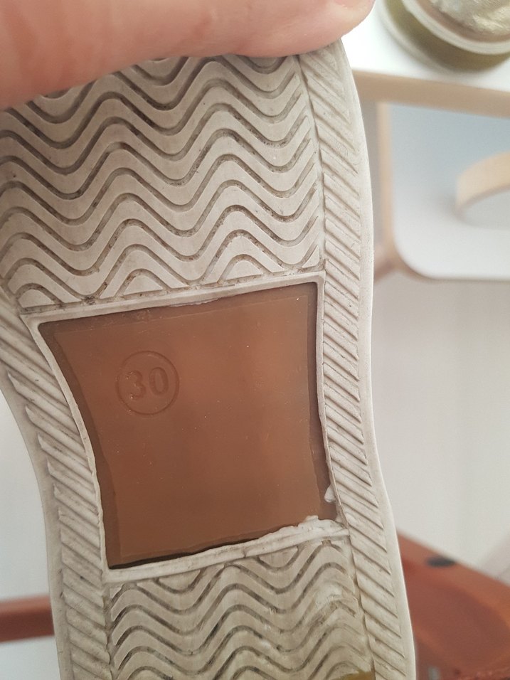 Kız Çocukları için Altın Renkli Cırt Cırtlı Spor Ayakkabı - Görsel 4