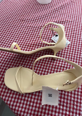 Mango Bej İnce Topuklu Minimalist Sandalet
