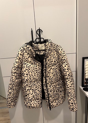 Leopar Desenli Kısa Kadın Mont - Görsel 2