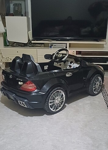 Beden siyah Renk 12 volt kumandalı çift motorlu kayıtlı müzikler ve korna mevcutt