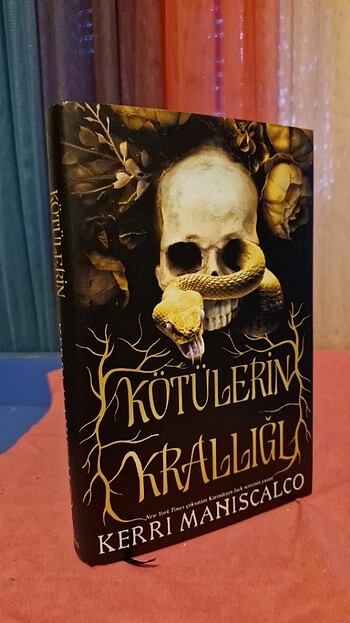 Kötülerin Krallığı birinci kitap ciltli Kerri Maniscalco Ephesus
