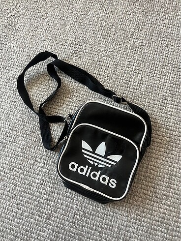 Adidas çanta