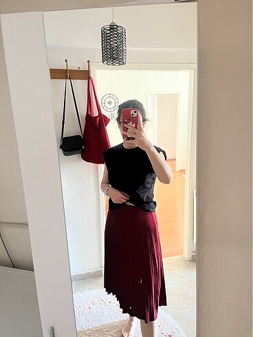 Diğer Bordo etek miydi