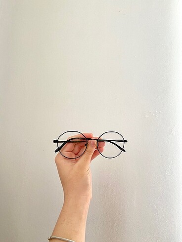 Siyah köşeli optik gözlük