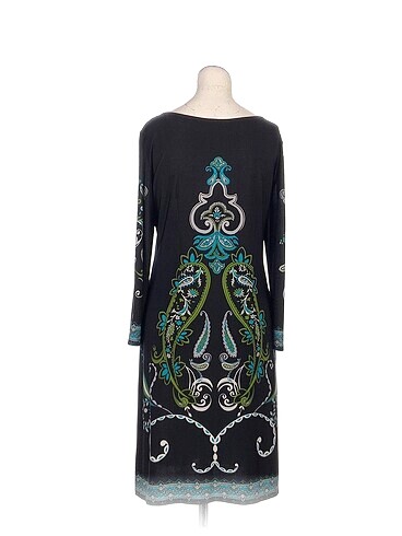 m Beden PreLoved Kısa Elbise %70 İndirimli.