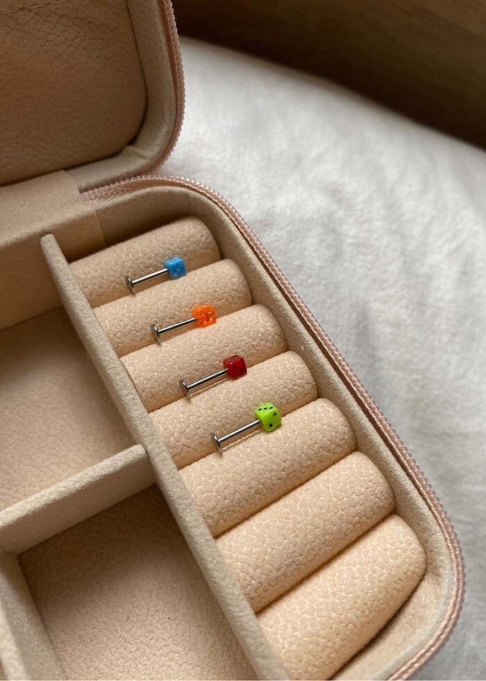 Titanyum Zar tragus piercing - Görsel 2