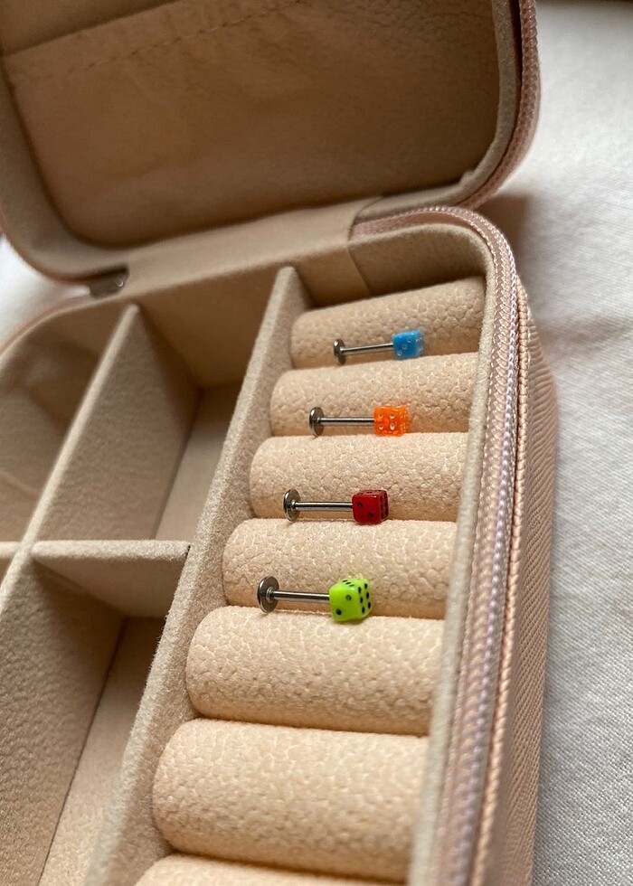 Titanyum Zar tragus piercing - Görsel 3