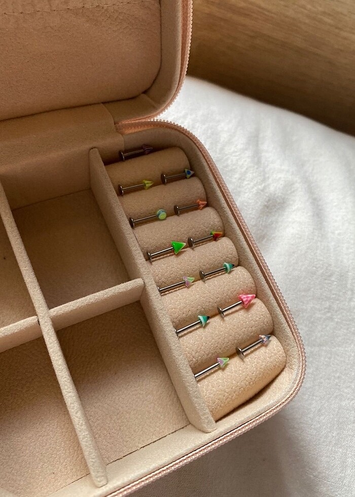 Titanyum tragus piercing - Görsel 2