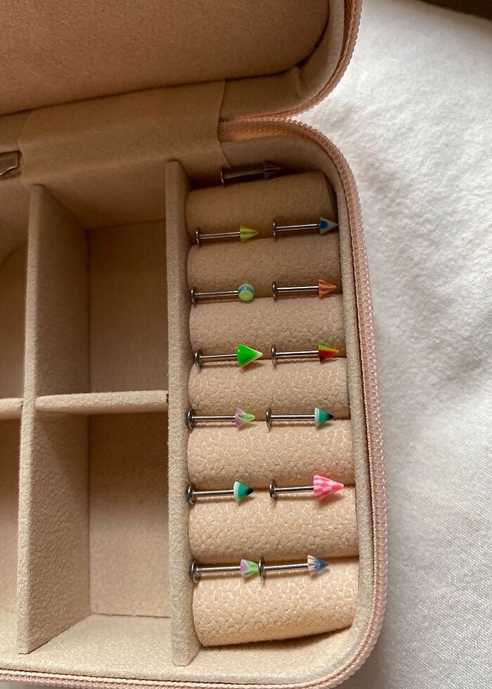 Titanyum tragus piercing - Görsel 3