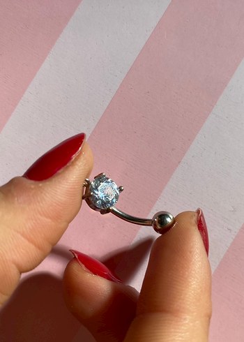 Kadın Beyaz Parlak Göbek Piercingi - Görsel 3