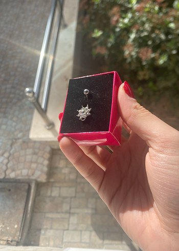 Beyaz Pullu Göbek Piercingi - Görsel 4