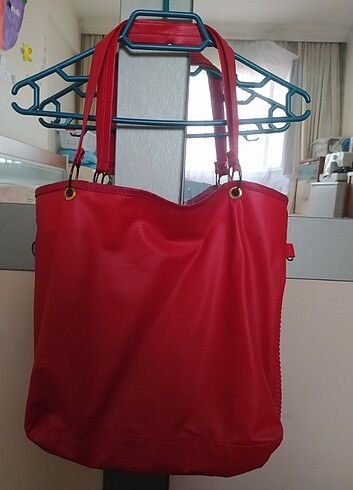 Kırmızı omuz çantası 