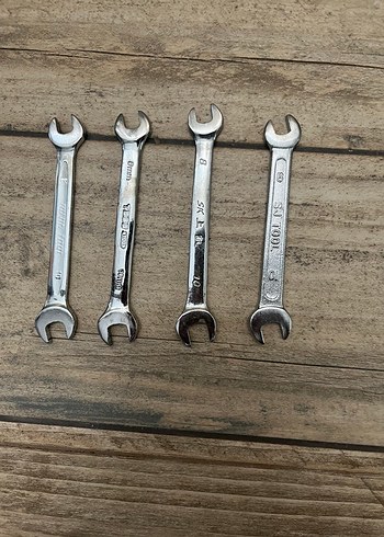 4 Parça Gri Metal Anahtar Seti