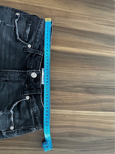 34 Beden siyah Renk Zara Denim Şort