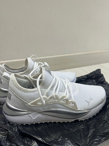 39 Beden beyaz Renk PUMA KADIN SPOR AYAKKABI
