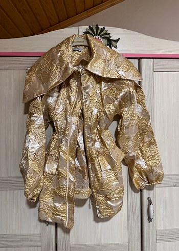 Gold İşlemeli Kısa Ceketi