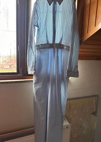 Uzun Kollu, Pilili Mavi Tulumu - Görsel 2