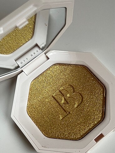 Beden Fenty Beauty Killawatt Highlighter