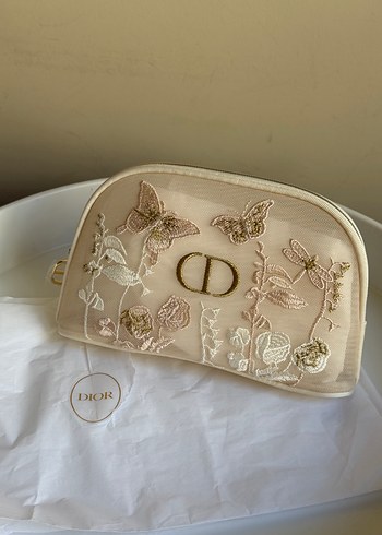 dior işlemeli makyaj çantası