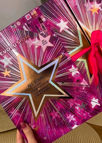 Revolution Revolution Makeup Advent Calendar 2025