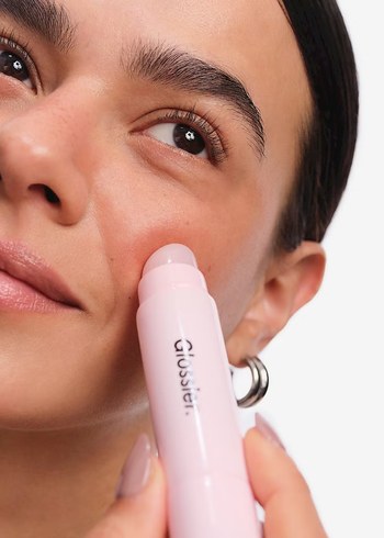 Glossier Cloud Paint Cheek Brush  Makyaj Fırçası - Görsel 4