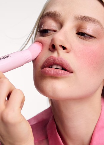 Glossier Cloud Paint Cheek Brush  Makyaj Fırçası - Görsel 3