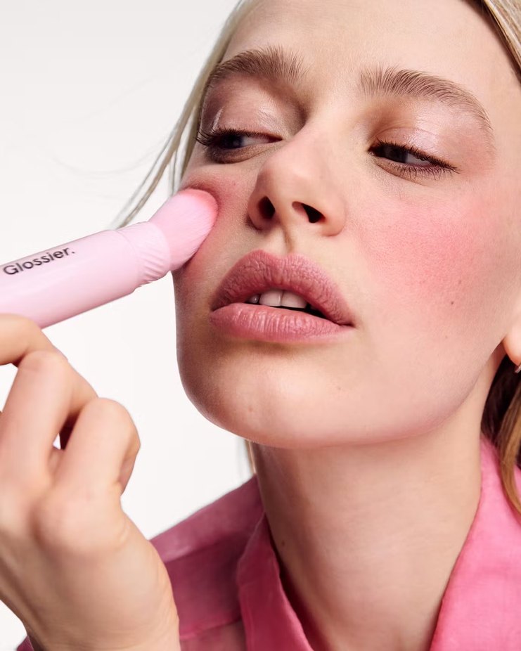 Glossier Cloud Paint Cheek Brush  Makyaj Fırçası - Görsel 3