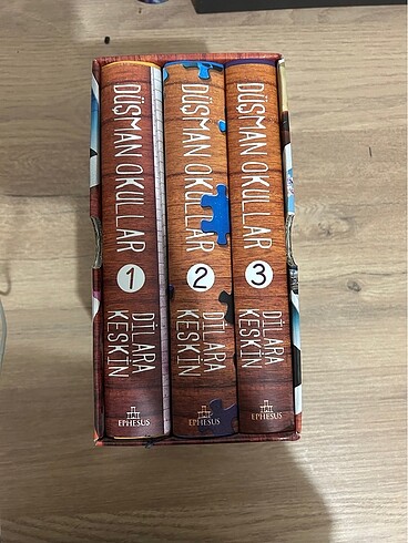 DÜŞMAN OKULLAR KUTULU SET 1. 2. ve 3. KİTAPLAR