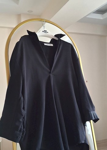 Siyah Piliseli V Yaka bluz - Görsel 3