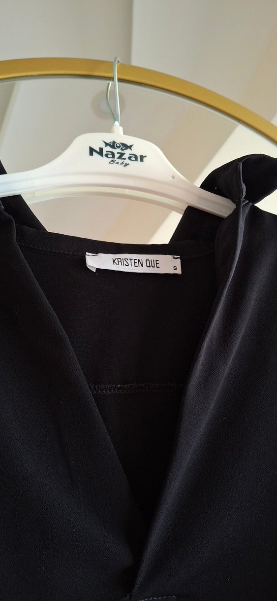 Siyah Piliseli V Yaka bluz - Görsel 2