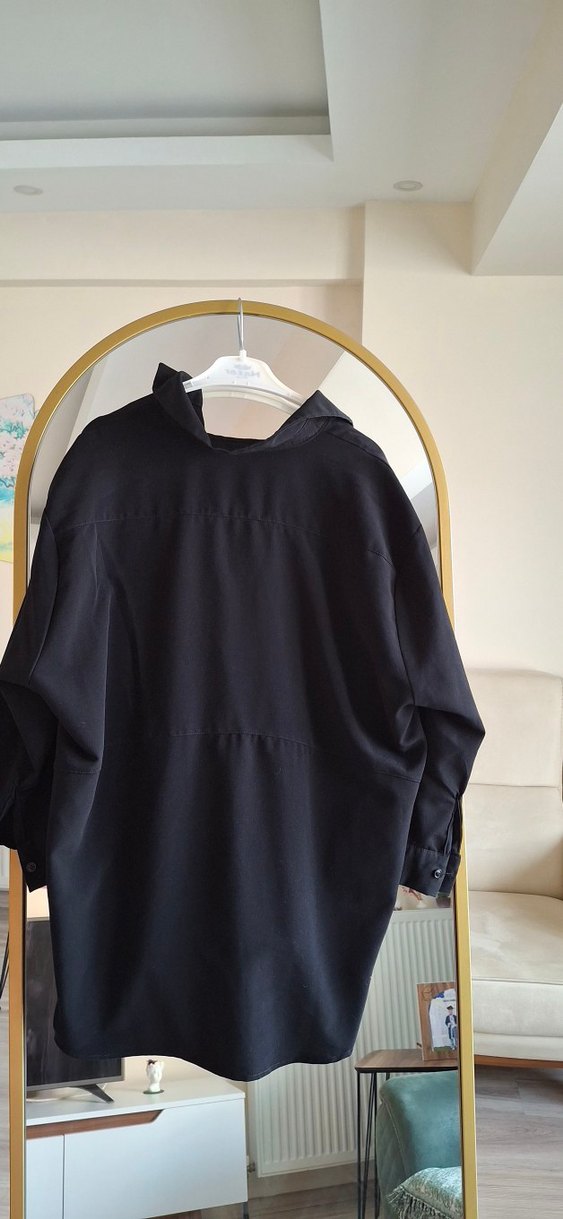 Siyah Piliseli V Yaka bluz - Görsel 4