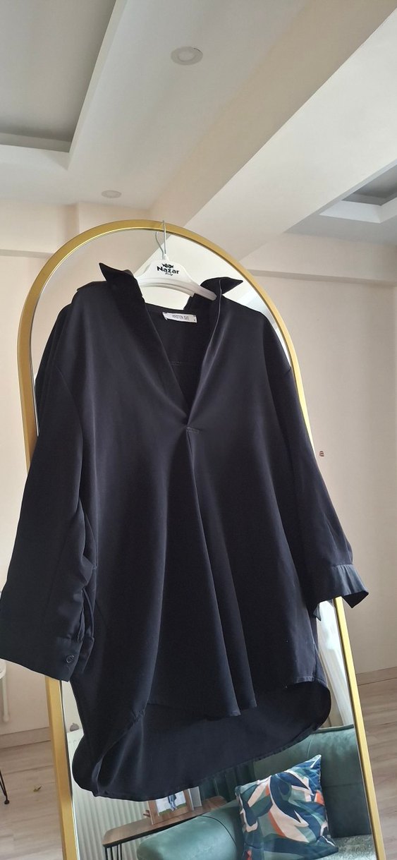 Siyah Piliseli V Yaka bluz - Görsel 3