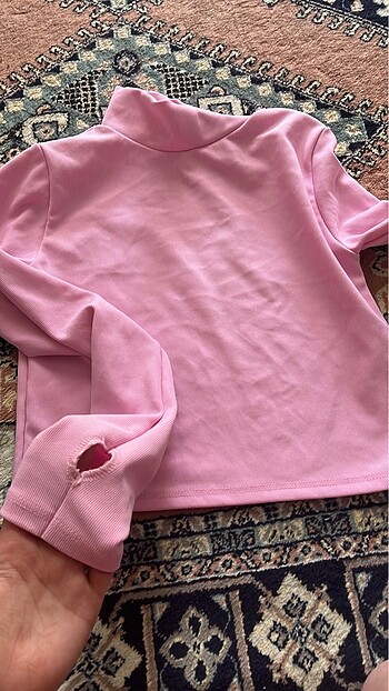 Pembe uzun kolu crop