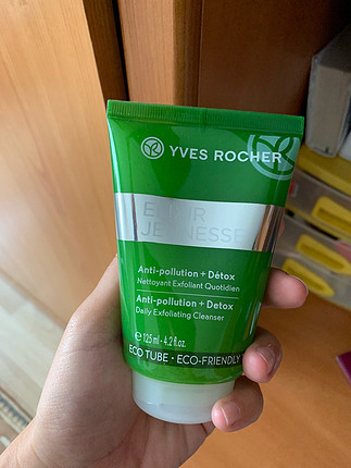 Yves rocher detoks peeling etkili yüz yıkama jeli