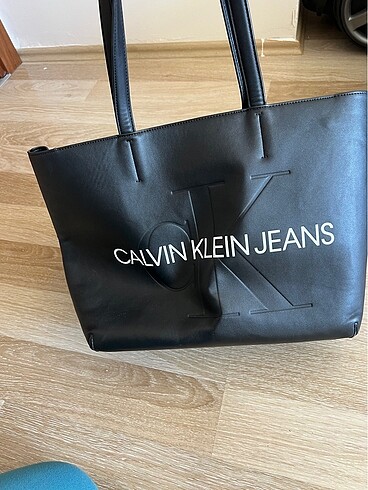 Calvin Klein kol çantası