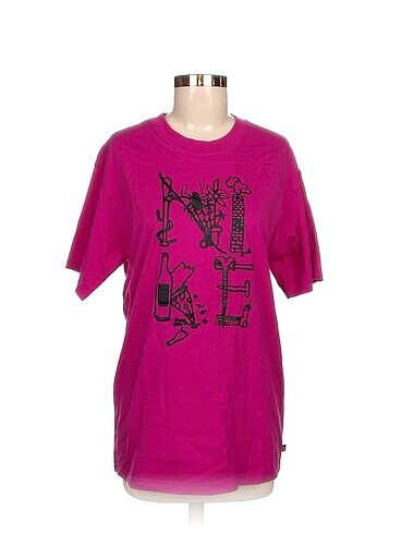 Nike T-shirt %70 İndirimli.