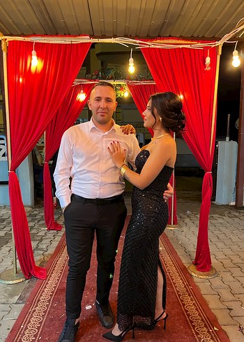 Siyah Parlak Yılan Desenli Straplez Uzun Elbise - Görsel 2