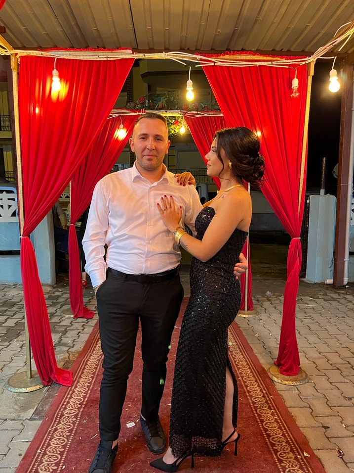 Siyah Parlak Yılan Desenli Straplez Uzun Elbise - Görsel 2