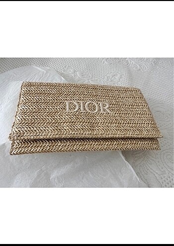 CHRISTIAN DIOR