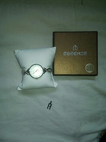 Essence Altin kaplamali saat