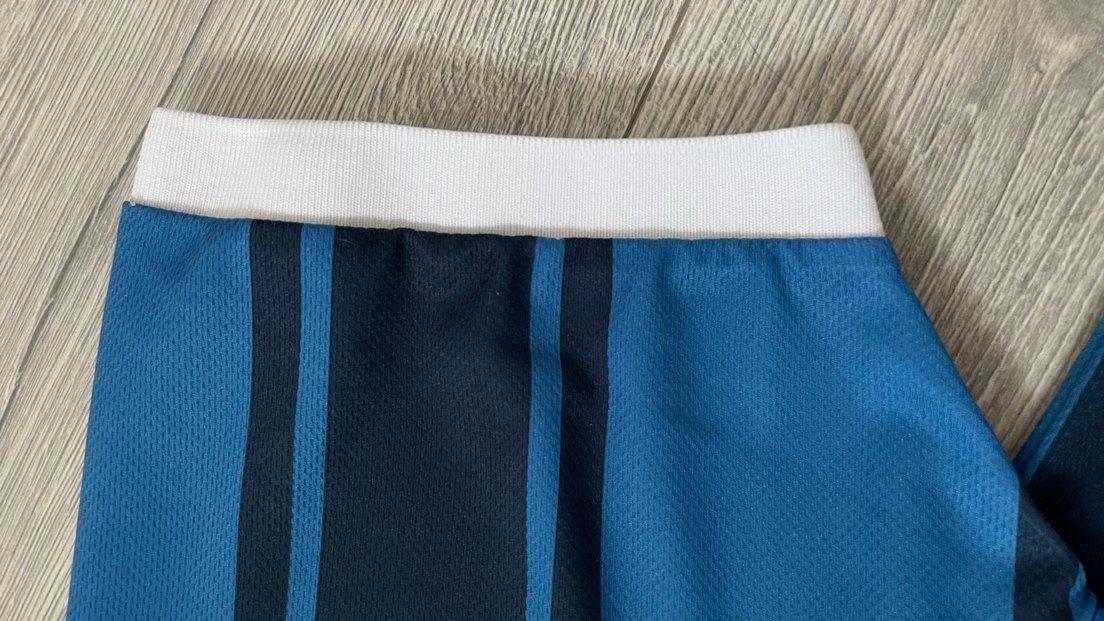 Mavi V Yaka Tişörtü - Görsel 5