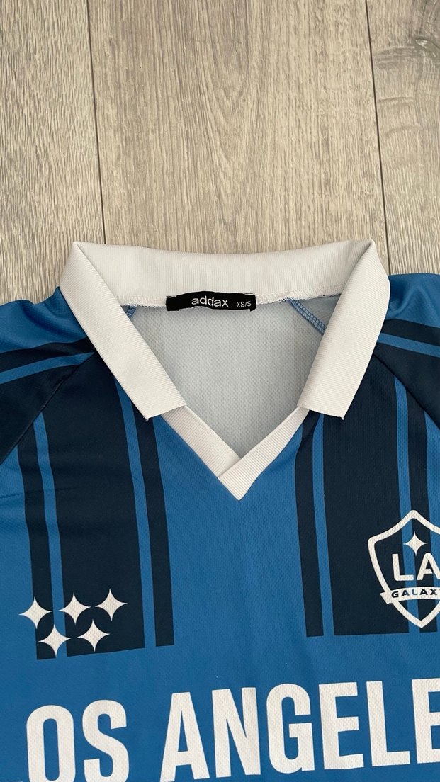 Mavi V Yaka Tişörtü - Görsel 2